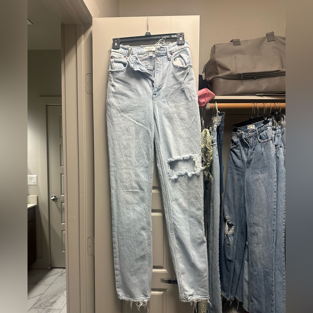 Abercrombie & Fitch Curve Love Ultra High Rise 90s Straight Jean - Size 24